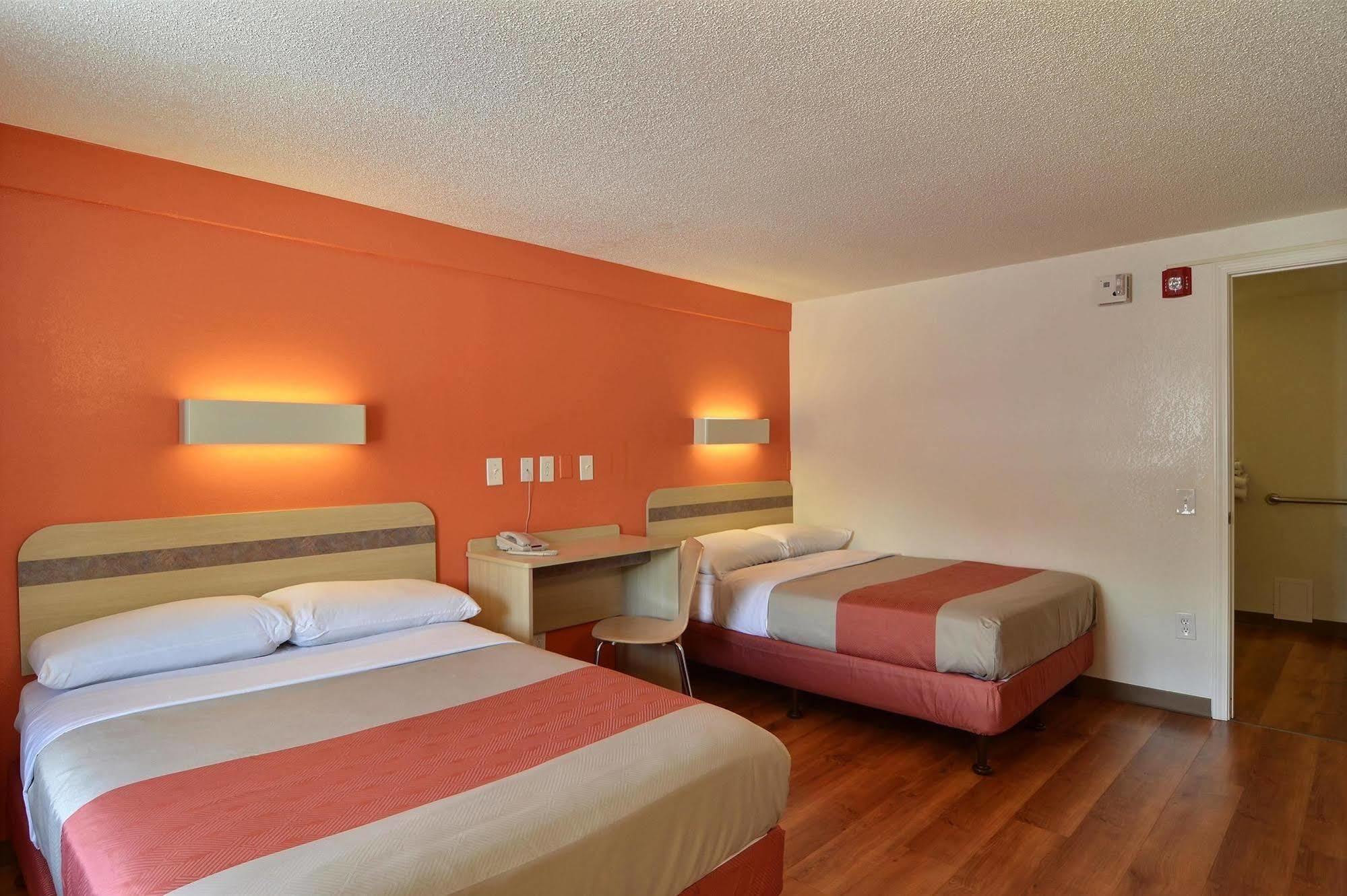 Rodeway Inn ألتونا المظهر الخارجي الصورة